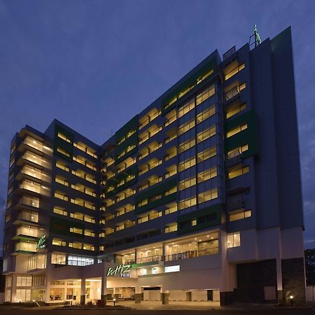 Whiz Prime Hotel Megamas Manado Eksteriør billede