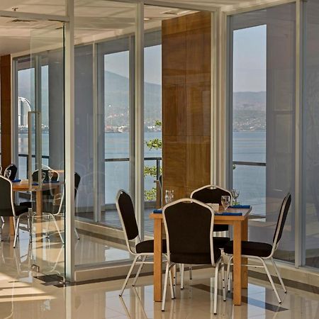Whiz Prime Hotel Megamas Manado Eksteriør billede