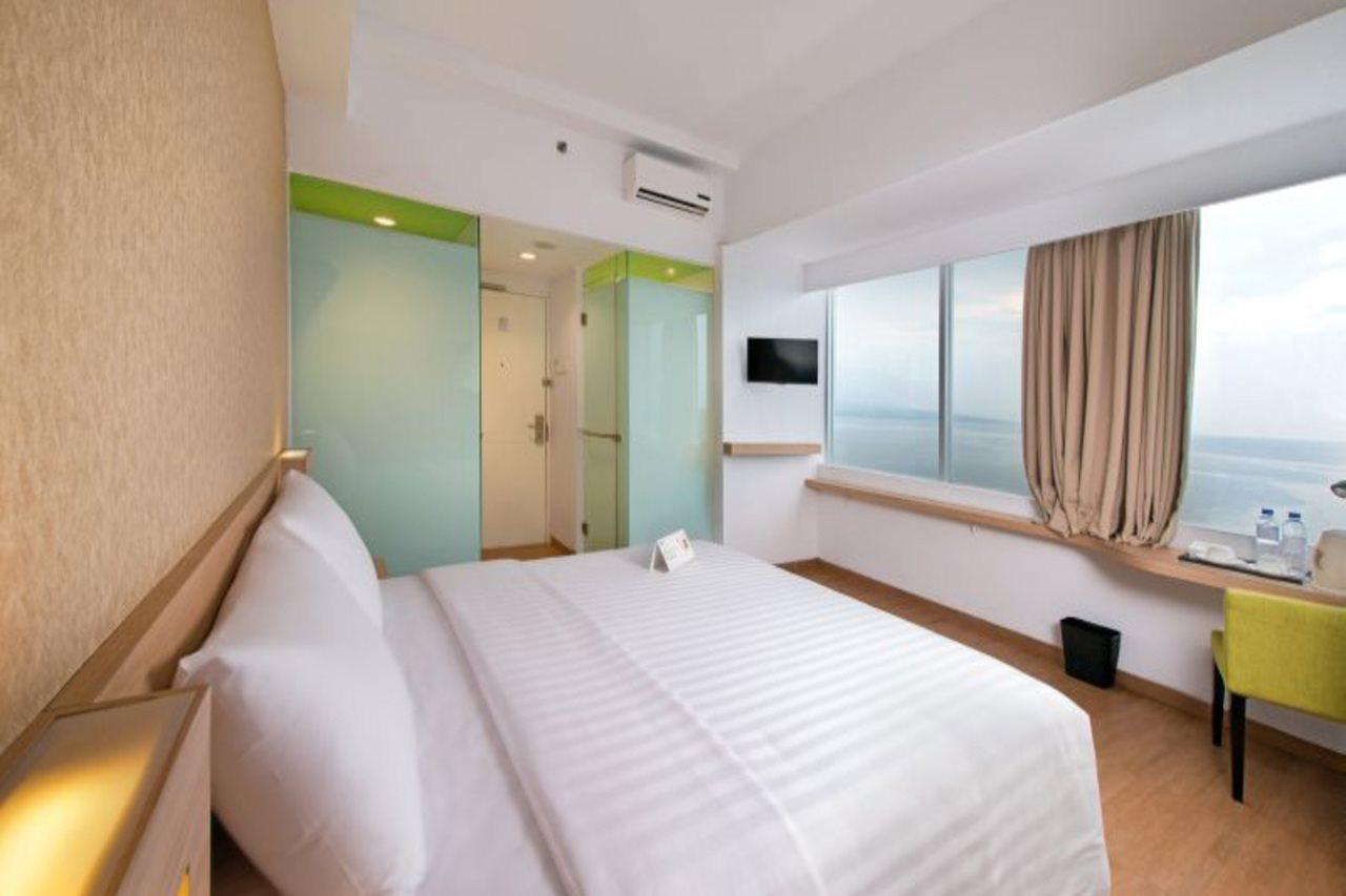 Whiz Prime Hotel Megamas Manado Eksteriør billede