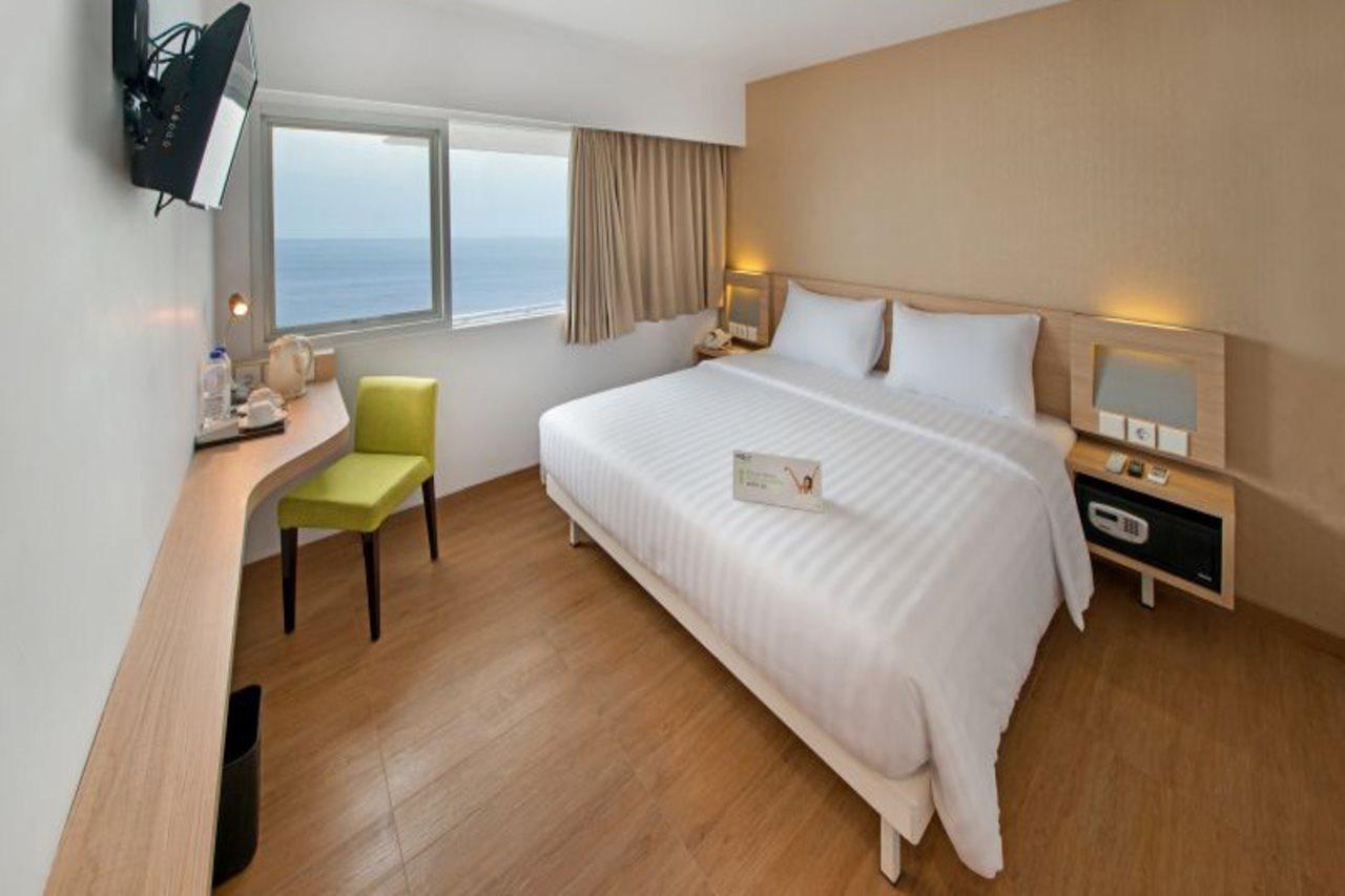 Whiz Prime Hotel Megamas Manado Eksteriør billede