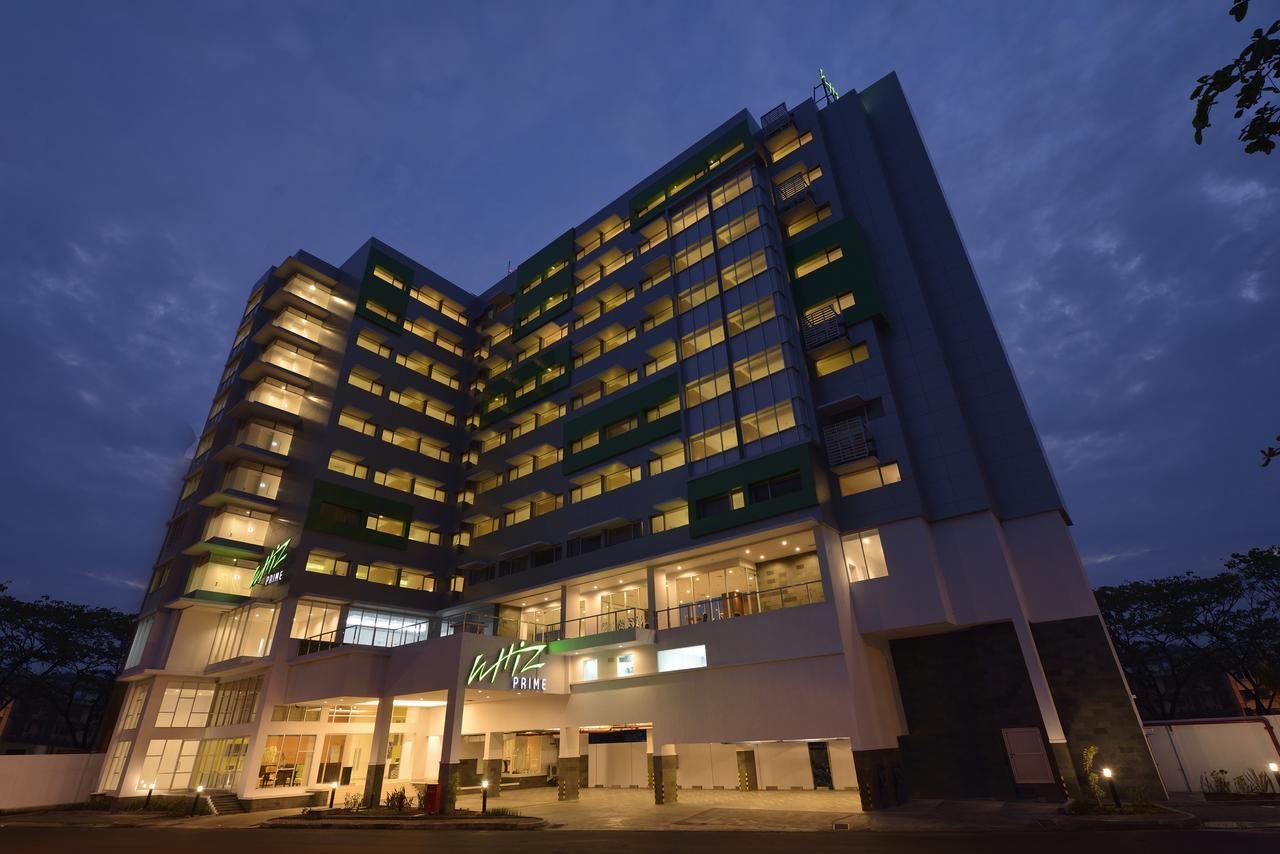 Whiz Prime Hotel Megamas Manado Eksteriør billede