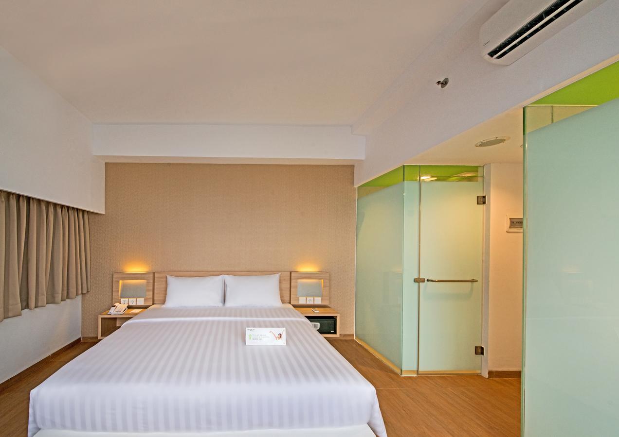 Whiz Prime Hotel Megamas Manado Eksteriør billede