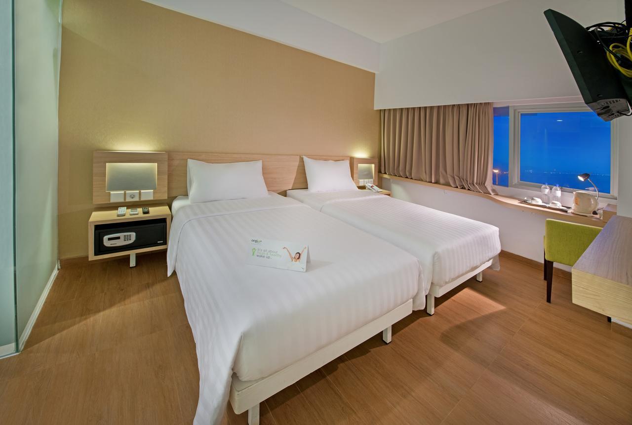 Whiz Prime Hotel Megamas Manado Eksteriør billede