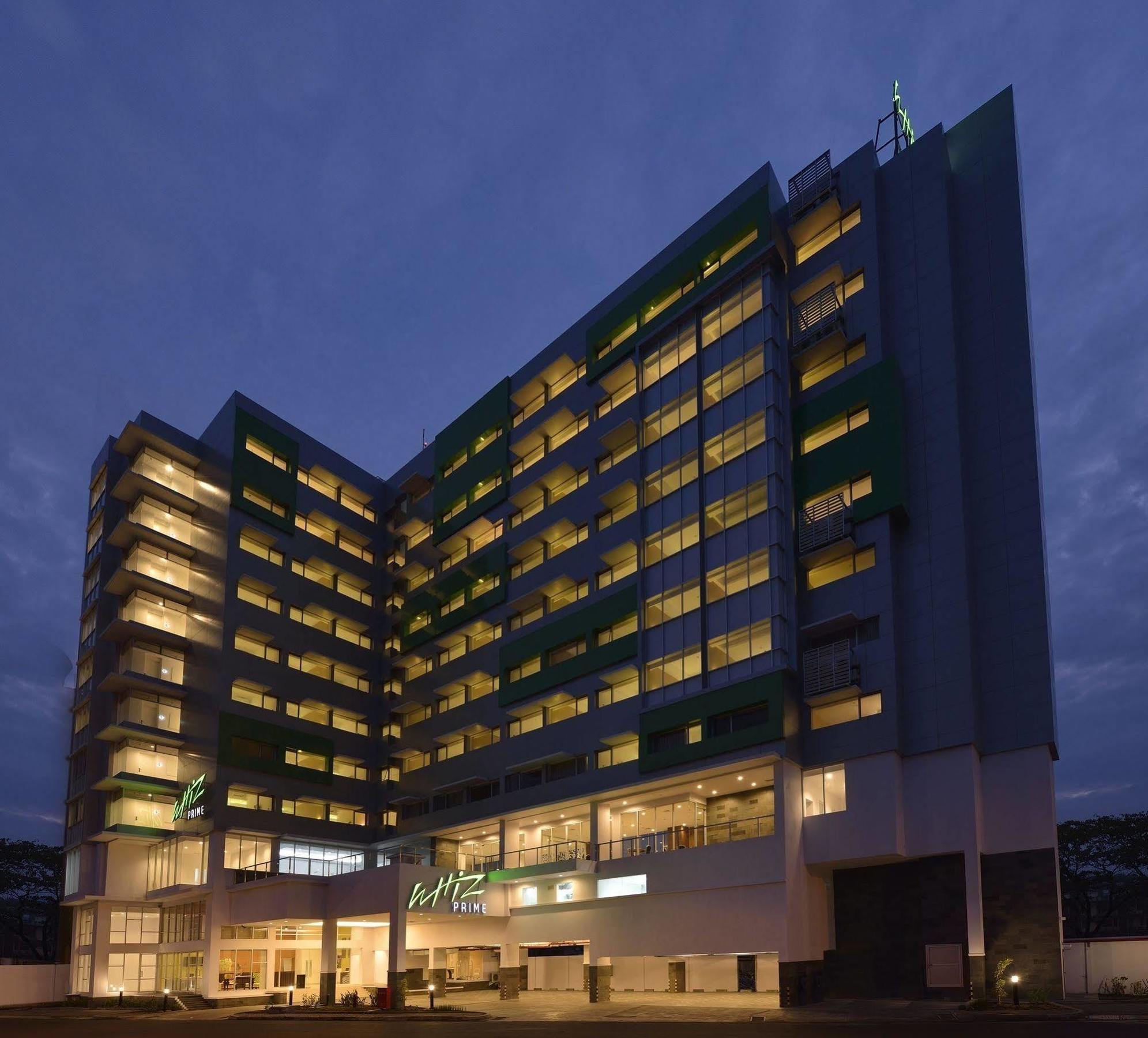 Whiz Prime Hotel Megamas Manado Eksteriør billede