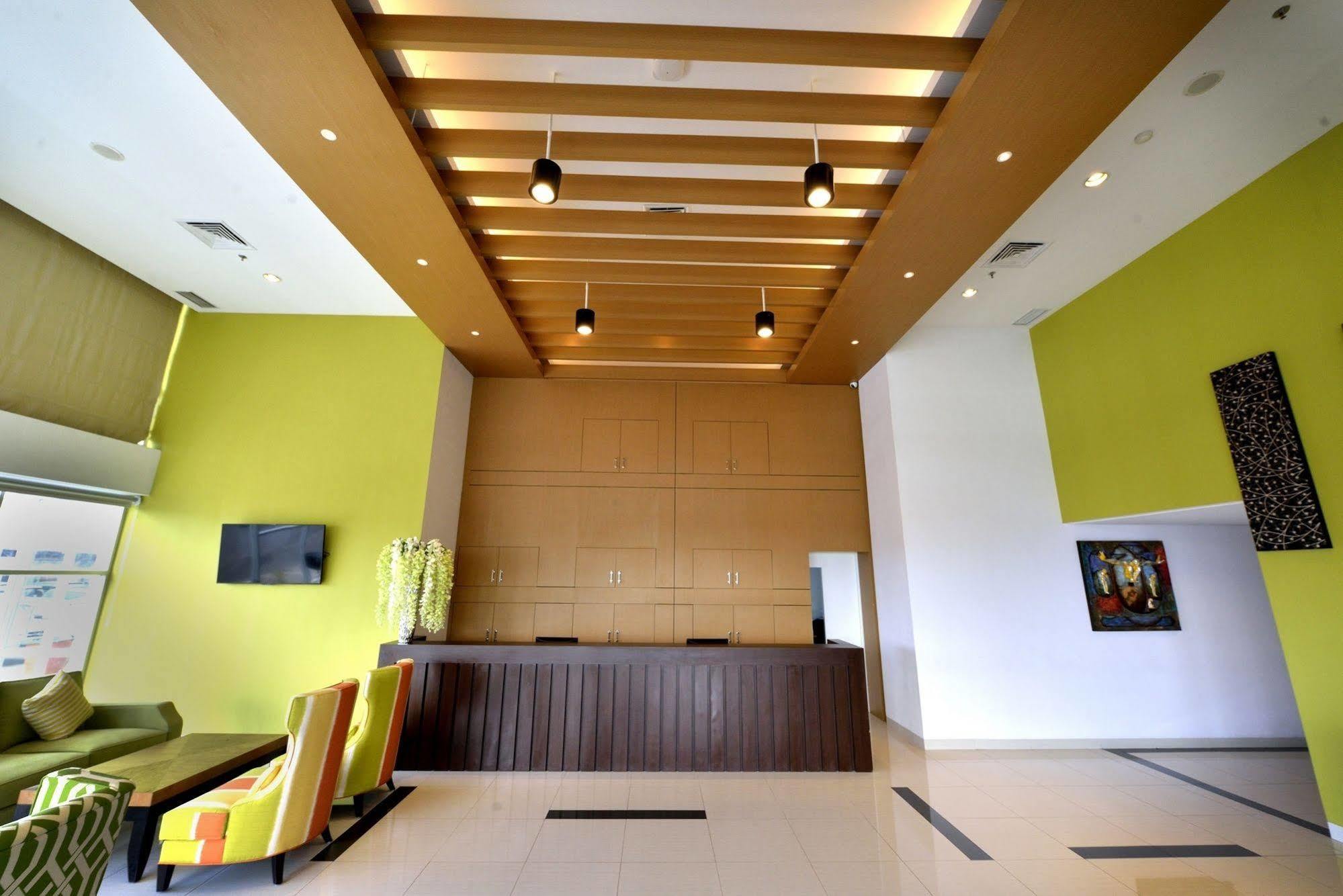 Whiz Prime Hotel Megamas Manado Eksteriør billede