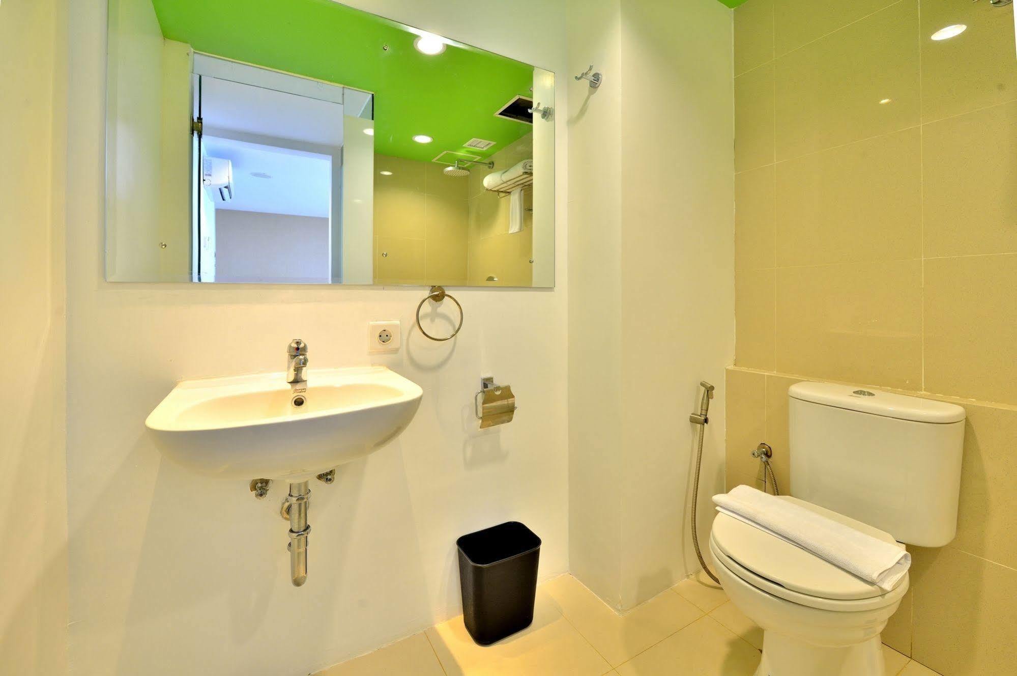 Whiz Prime Hotel Megamas Manado Eksteriør billede