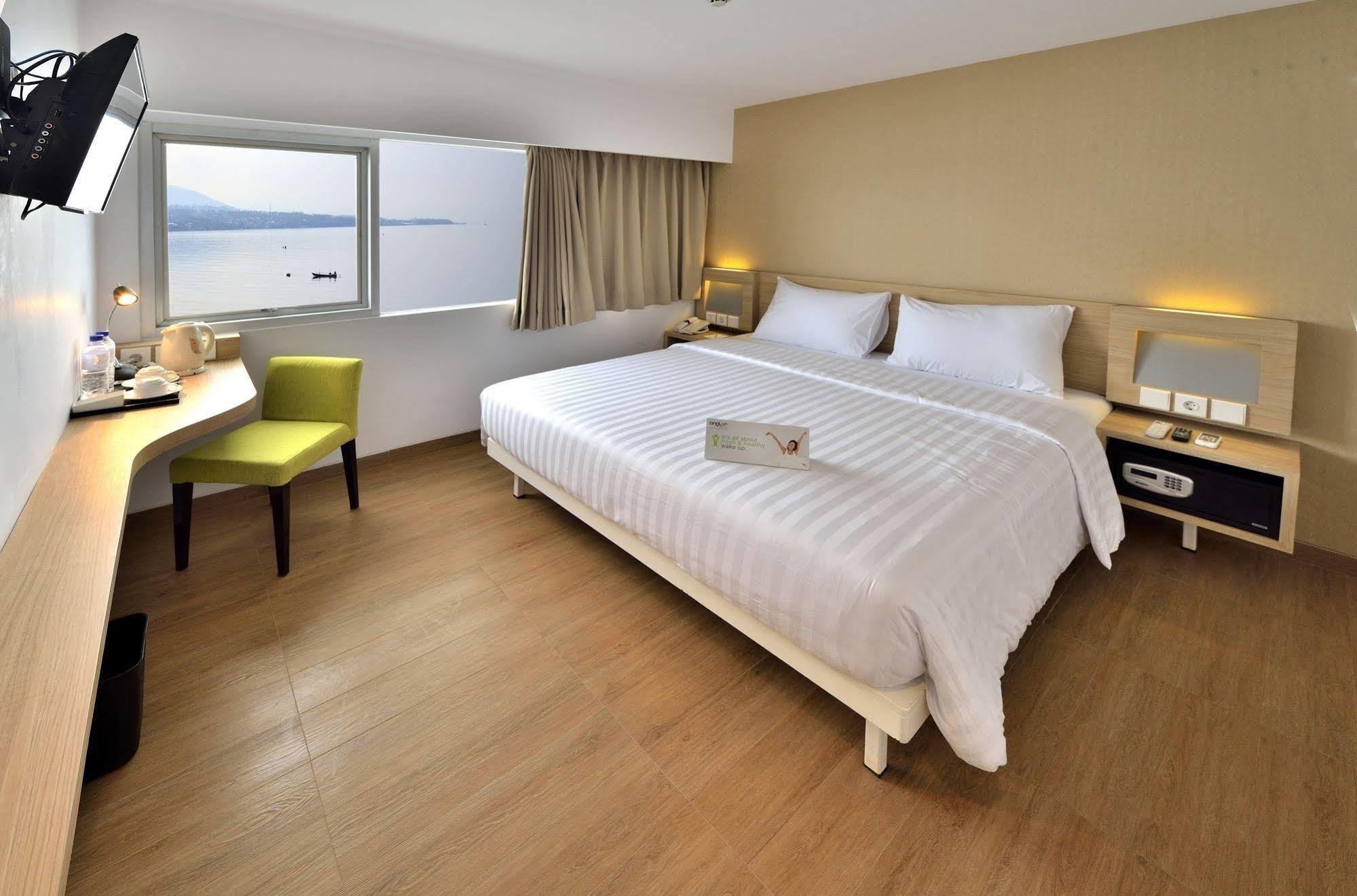 Whiz Prime Hotel Megamas Manado Eksteriør billede