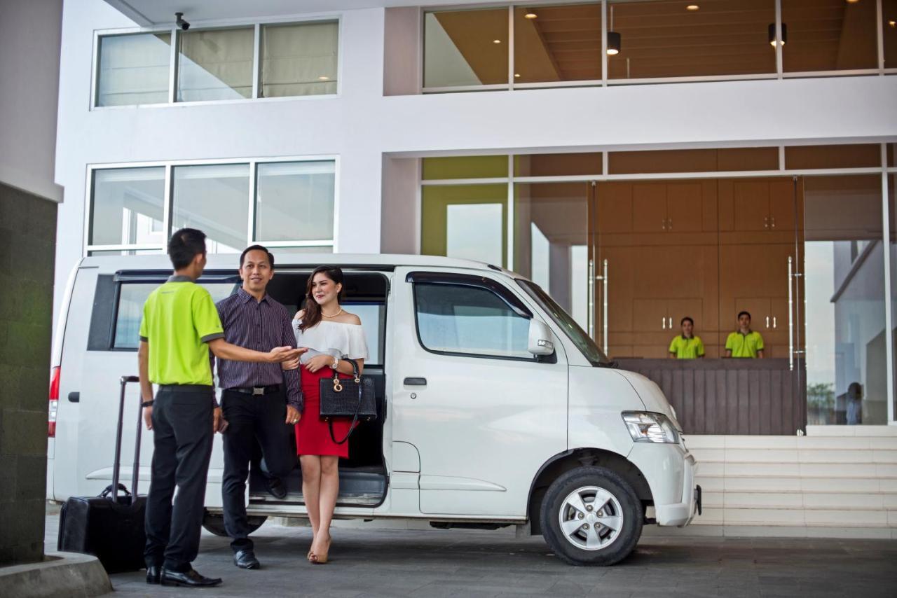 Whiz Prime Hotel Megamas Manado Eksteriør billede