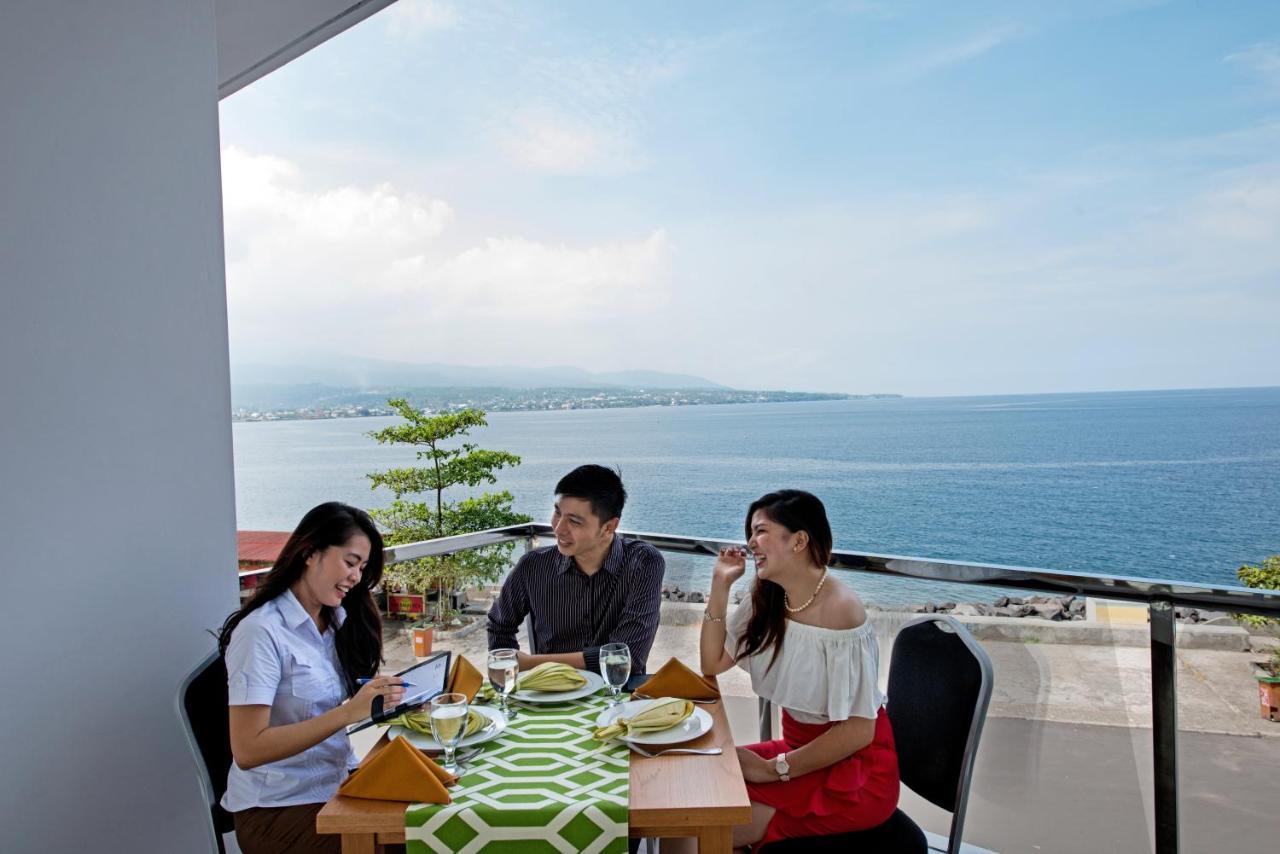 Whiz Prime Hotel Megamas Manado Eksteriør billede