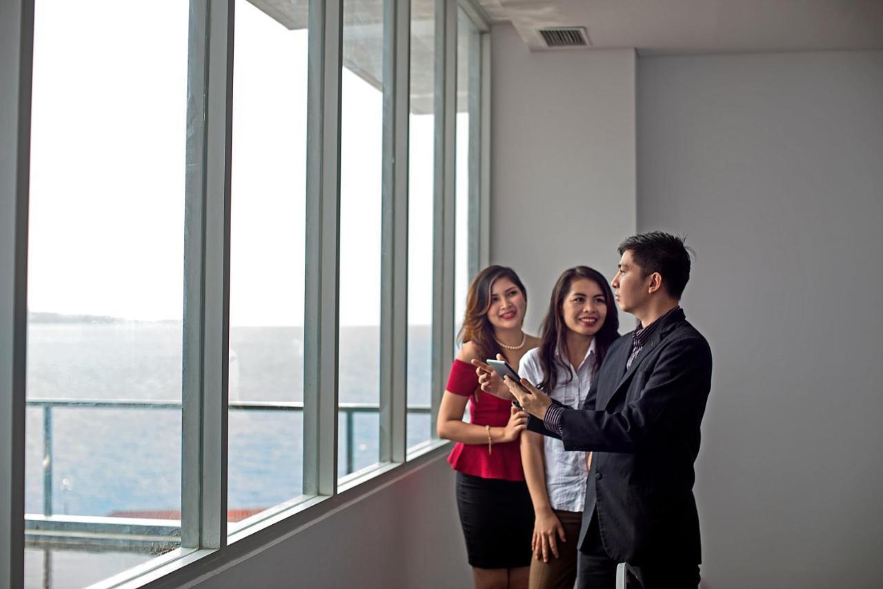 Whiz Prime Hotel Megamas Manado Eksteriør billede
